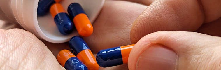 <h1 class='entry-title h2-style'>El uso inadecuado del omeprazol y sus implicaciones sanitarias. Una revisión crítica</h1><div id='b' style='margin-bottom: 10px;'> <span class='sb'><br><strong>Ana Lydia Sánchez Aso.</strong> Hospital General de la Defensa (HGDZ). Zaragoza. <strong>Emma Alfaro Sierra.</strong> Enfermera Hospital Universitario Miguel Servet. Zaragoza..</span></b> <h1 class='entry-title h2-style'>El uso inadecuado del omeprazol y sus implicaciones sanitarias. Una revisión crítica</h1><div id='b' style='margin-bottom: 10px;'> <span class='sb'><br><strong>Ana Lydia Sánchez Aso.</strong> Hospital General de la Defensa (HGDZ). Zaragoza. <strong>Emma Alfaro Sierra.</strong> Enfermera Hospital Universitario Miguel Servet. Zaragoza..</span></b>